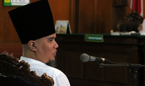 Defendant in defamation case, Ahmad Dhani attends the hearing at Surabaya District Court, East Java, Thursday (Feb 14).