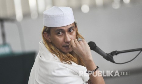 Tim Penyidik Gabungan Direktorat Reserse Kriminal Umum dan Direktorat Reserse Kriminal Khusus Polda Jawa Barat menggeledah rumah orang yang diduga mengunggah video berisi ujaran kebencian melibatkan penceramah Bahar Smith. (Foto: Bahar Smith)