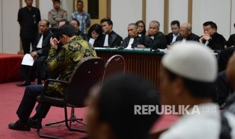 Terdakwa kasus dugaan penistaan agama Basuki Tjahaja Purnama atau Ahok mengikuti sidang lanjutan di Pengadilan Negeri Jakarta Utara, Auditorium Kementerian Pertanian, Jakarta, Kamis (20/4). 