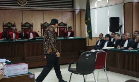 Terdakwa kasus dugaan penistaan agama, Basuki Tjahja Purnama atau Ahok menjalani sidang lanjutan yang menjeratnya di ruang sidang Koesumah Atmadja, Eks Gedung Pengadilan Negeri Jakarta Pusat,  Selasa (20/12).