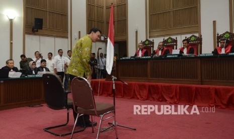 Terdakwa kasus dugaan penistaan agama Gubernur DKI Jakarta, Basuki Tjahaja Purnama menjalani sidang yang digelar oleh Pengadilan Negeri Jakarta Utara di Auditorium Kementerian Pertanian, Jakarta, Selasa (21/3).