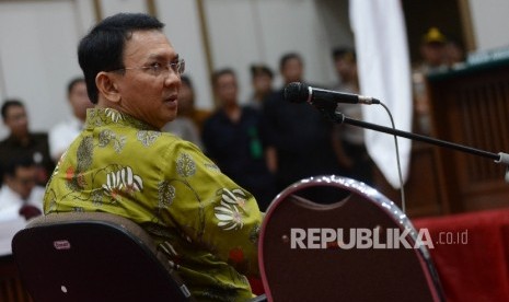 Terdakwa kasus dugaan penistaan agama Gubernur DKI Jakarta, Basuki Tjahaja Purnama menjalani sidang yang digelar oleh Pengadilan Negeri Jakarta Utara di Auditorium Kementerian Pertanian, Jakarta, Selasa (21/3).