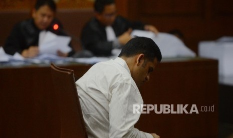 Terdakwa kasus dugaan tindak pidana pencucian uang (TPPU) Muhammad Nazaruddin menjalani sidang pembacaan tuntutan di Pengadilan Tipikor, Jakarta, Rabu (11/5). (Republika/Raisan Al Farisi)