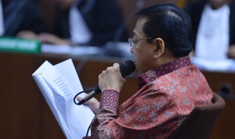 Defendant in e-ID card procurement graft case, Setya Novanto reads his defense plea at Corruption Court, Jakarta, on Friday.