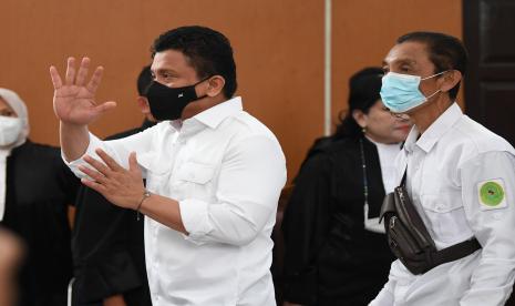 Terdakwa kasus pembunuhan Brigadir Yosua Hutabarat, Ferdy Sambo berjalan meninggalkan ruangan usai mengikuti sidang lanjutan di PN Jakarta Selatan, Jakarta, Rabu (26/10/2022). Sidang itu beragenda mendengarkan pembacaan putusan sela. 