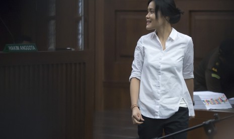 Terdakwa kasus pembunuhan Wayan Mirna Salihin, Jessica Kumala Wongso bersiap menjalani sidang lanjutan di Pengadilan Negeri Jakarta Pusat, Jakarta, Kamis (1/9). 