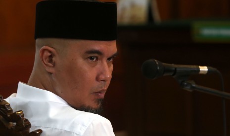 Terdakwa kasus pencemaran nama baik Ahmad Dhani menjalani sidang lanjutan di Pengadilan Negeri (PN) Surabaya, Jawa Timur, Selasa (12/2/2019).