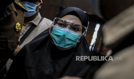 Terdakwa kasus penerimaan suap dari Djoko Tjandra terkait pengurusan fatwa Mahkamah Agung (MA), Pinangki Sirna Malasari bersiap menjalani sidang putusan di Pengadilan Tipikor, Jakarta. Komisi III DPR RI mendorong perbaikan di tubuh Kejaksaan RI usai kasus Pinangki