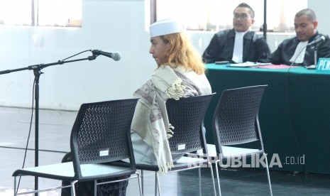 Terdakwa kasus penganiayaan Habib Bahar bin Smith mengikuti sidang. 