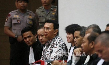 Terdakwa kasus penistaan agama Basuki Tjahaja Purnama atau Ahok menjalani sidang ke-10 di auditorium Kementerian Pertanian, Jakarta, Senin (13/2). 