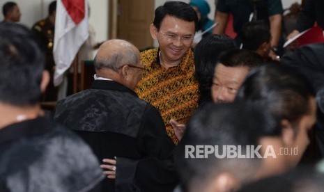 Terdakwa kasus penistaan agama Basuki Tjahaja Purnama atau Ahok seusai menjalani sidang lanjutan di Auditorium Kementerian Pertanian, Jakarta, Selasa (25/4).