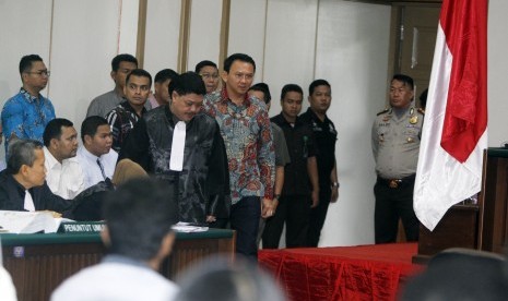 Terdakwa kasus penistaan agama Gubernur DKI Jakarta nonaktif Basuki Tjahaja Purnama atau Ahok menjalani persidangan yang digelar Pengadilan Negeri Jakarta Utara (PN Jakut) di ruang sidang di Auditorium Kementan Jakarta, Selasa (7/2). 