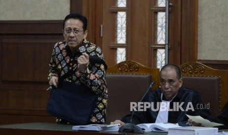 Terdakwa kasus suap gula impor Irman Gusman menjalani sidang lanjutan di Pengadilan Tipikor, Jakarta, Rabu (4/1).