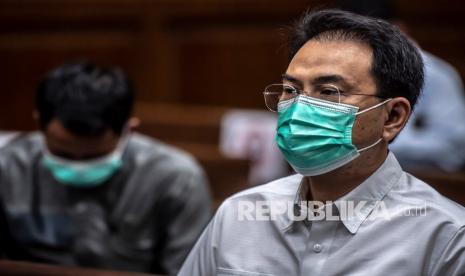 Terdakwa kasus suap kepada mantan penyidik KPK AKP Stepanus Robin Pattuju, Azis Syamsuddin bersiap mengikuti sidang lanjutan di Pengadilan Tipikor, Jakarta, Senin (3/1/2022). Dalam sidang tersebut Jaksa KPK melakukan konfrontasi keterangan saksi Aliza Gunado dengan tiga saksi dari Lampung Tengah. 