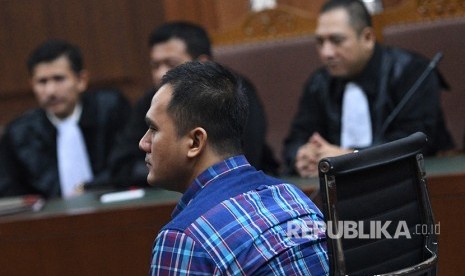 Terdakwa kasus suap panitera Pengadilan Negeri Jakarta Utara, Saipul Jamil, menjalani sidang vonis di Pengadilan Tipikor, Jakarta, Senin (31/7). Glorifikasi terhadap narapidana kasus pedofilia merusak kenyamanan tatanan sosial.