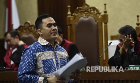 Terdakwa kasus suap penyelesaian kasus PN Jakarta Utara Saipul Jamil berjalan usai menyampaikan nota pembelaan dalam sidang pledoi di Pengadilan Tipikor, Jakarta, Rabu (26/7).