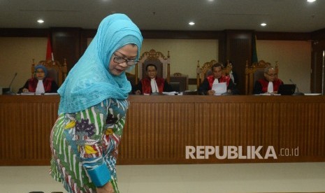 Terdakwa kasus suap proyek Pembangkit Listrik Tenaga Mikrohidro yang juga Mantan anggota DPR dari Fraksi Hanura Dewie Yasin Limpo menjalani sidang dengan agenda mendengarkan keterangan saksi di Pengadilan Tipikor, Jakarta, Senin (7/3).