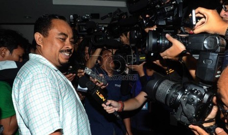  Terdakwa Luthfi Hasan Ishaaq sebelum mengikuti sidang pembacaan vonis di Pengadilan Tindak Pidana Korupsi Jakarta, Senin (9/12).  (Republika/ Tahta Aidilla)