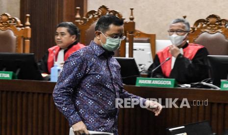 Terdakwa mantan Menteri Sosial Juliari P Batubara menghadiri sidang lanjutan perkara dugaan suap pengadaan bantuan sosial (bansos) COVID-19, di Pengadilan Negeri, Jakarta Pusat, Senin (31/5/2021). Agenda persidangan yaitu mendengarkan keterangan dua mantan Pejabat Pembuat Komitmen (PPK) Kementerian Sosial Matheus Joko Santoso dan Adi Wahyono. 