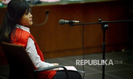 Terdakwa pembunuhan terhadap Wayan Mirna Salihin, Jessica Kumala Wongso menjalani sidang 