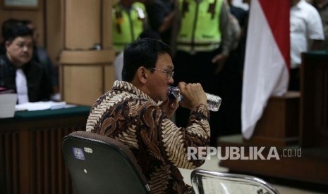 Terdakwa penistaan agama, Basuki Tjahaja Purnama menjalani sidang perdana di Pengadilan Negeri Jakarta Utara, Selasa, (13/12).