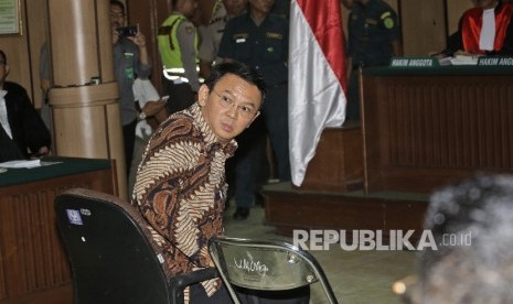   Terdakwa penistaan agama, Basuki Tjahaja Purnama menjalani sidang perdana di Pengadilan Negeri Jakarta Utara, Selasa, (13/12).