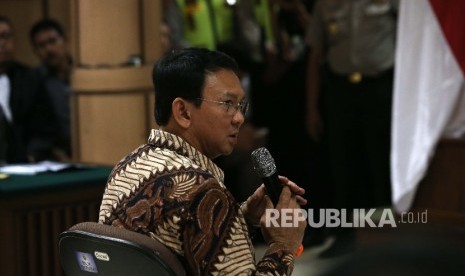  Terdakwa penistaan agama, Basuki Tjahaja Purnama menjalani sidang perdana di Pengadilan Negeri Jakarta Utara, Selasa, (13/12).