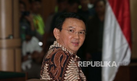  Terdakwa penistaan agama, Basuki Tjahaja Purnama menjalani sidang perdana di Pengadilan Negeri Jakarta Utara, Selasa, (13/12).