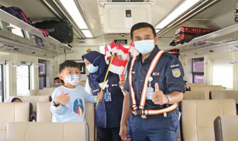 Terhitung hari ini, anak-anak usia dibawah 12 tahun telah dapat menggunakan jasa layanan kereta api dengan tetap menerapkan protokol kesehatan yang sangat ketat, Jumat (22/10). 