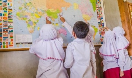 Terjadi kesenjangan antara murid sekolah Islam mainstream dan network di Indonesia.