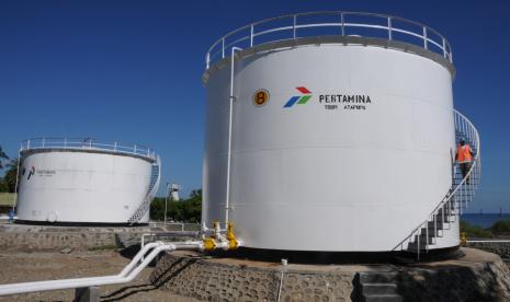 Terminal BBM milik Pertamina di Indonesia Timur. PT Pertamina (Persero) telah merampungkan pembangunan tanki di 12 lokasi Terminal Bahan Bakar Minyak (BBM) di wilayah Indonesia Timur.