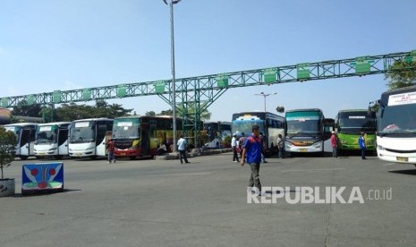 Terminal Leuwi Panjang, Jalan Soekarno Hatta, Kota Bandung, Ahad (10/ 6). 