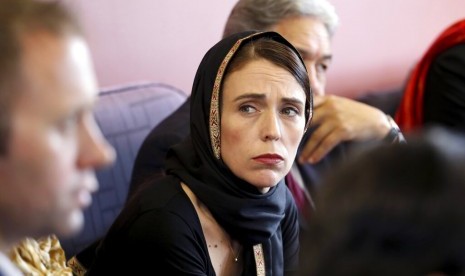 Teror Masjid Christchurch. PM Jacinda Ardern bertemu dengan komunitas Muslim, Sabtu (16/3), di Canterbury Refugee Centre di Christchurch. Pertemuan merupakan upaya PM untuk menjamin keamanan komunitas Muslim dan imigran. 