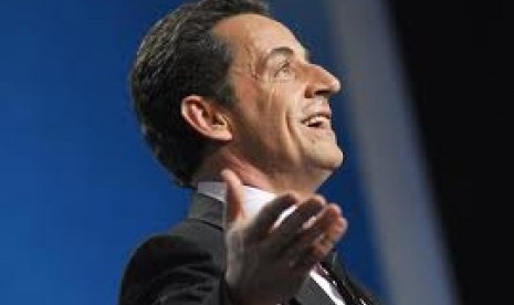 Tersandung isu Muslim. Popularitas Presiden Perancis, Nicolas Sarkozy terus meningkat jelang Pilpres Perancis. Tapi, isu Muslim dan Islam bisa menjadi batu sandungan bagi Sarkozy demi memuluskan langkahnya memperpanjang tampuk kekuasaan.