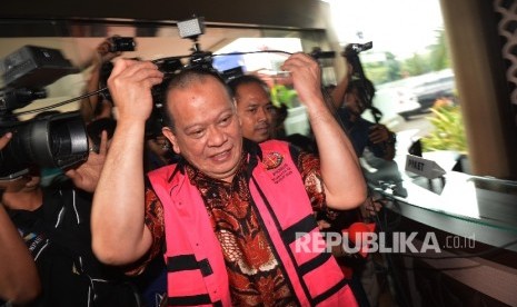  Tersangka kasus tindak pidana korupsi dana hibah Kadin Jawa Timur La Nyalla Mattaliti menjalani pemeriksaan di Jam Pidsus Kejaksaan Agung, Jakarta, Kamis (9/6).(Republika/Raisan Al Farisi)