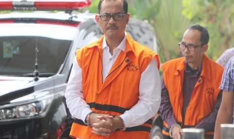 Tersangka Kepala Kanwil Kemenag Jawa Timur nonaktif Haris Hasanuddin bersiap menjalani pemeriksaan di gedung KPK, Jakarta, Selasa (14/5/2019).