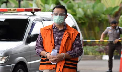 Tersangka mantan Menteri Sosial Juliari Peter Batubara tiba untuk menjalani pemeriksaan di Gedung Merah Putih KPK, Jakarta, Selasa (23/3/2021). Juliari P Batubara diperiksa penyidik KPK sebagai tersangka terkait kasus dugaan korupsi dana paket Bantuan Sosial (Bansos) COVID-19, untuk wilayah Jabodetabek Tahun 2020.