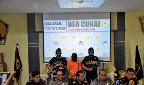 Tersangka penyelundup sabu yang diamankan Bea Cukai Tanjungpinang