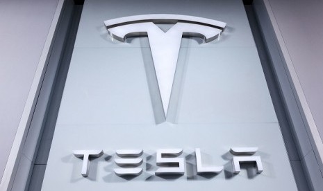 Tesla akan hadirkan truk bertenaga listrik.