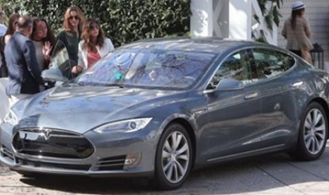 Tesla Model S milik Eva Longoria