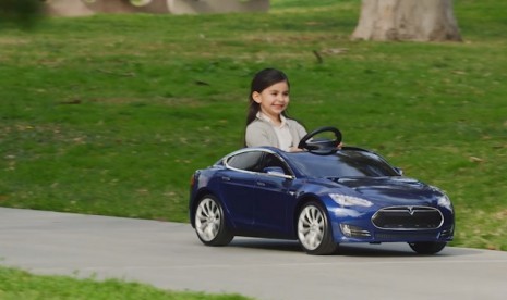 Tesla model S untuk anak-anak