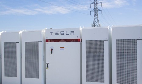 Tesla Powerpacks 