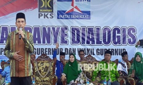 TGB Zainul Majdi mengajak masyarakat NTB memilih pasangan Zul-Rohmi dalam Pilgub NTB 2018 saat kampanye dialogis di Kabupaten Lombok Tengah, NTB, Sabtu (12/5).