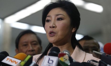 Thai Prime Minister Yingluck Shinawatra speaks to reporters following the declaration of a state of emergency in Bangkok January 21, 2014. 