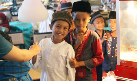 THE 101 Jakarta Sedayu Darmawangsa mengundang anak-anak panti dari Yayasan Al-Futuwwah merayakan hari kemerdekaan.