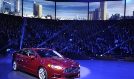 The 2013 Ford Fusion is unveiled on the first press preview day for the North American International Auto Show in Detroit, Michigan, January 9, 2012.