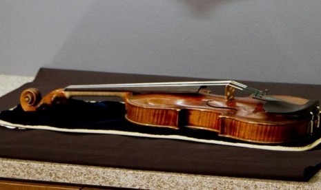 The 300-year-old Stradivarius violin taken from the Milwaukee Symphony Orchestra's concertmaster in an armed robbery is on display for the media after it was recently recovered, in Milwaukee, Wisconsin February 6, 2014.