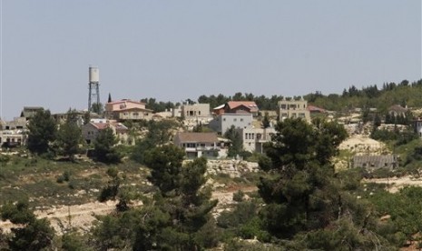 The  April 18, 2014 picture shows the Jewish settlement of Bat Ayin, north of the West Bank city of Hebron. Israeli settlers in the West Bank fall mostly under civilian rule, Palestinians are subject to Israeli military law. 