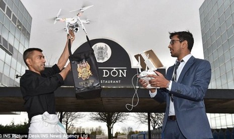 The Don menggunakan drone untuk mengantarkan pesanan makanan