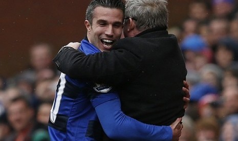 The Dutch national football team plans to include some famous players like Robin van Persie (left) to a have friendly match with Indonesian team. (file photo)